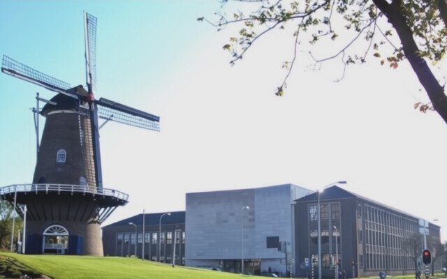 Foto van 't Brewinc gebouw met de Walmolen aan de IJsselkade te Doetinchem Foto van 't Brewinc gebouw met de Walmolen aan de IJsselkade te Doetinchem