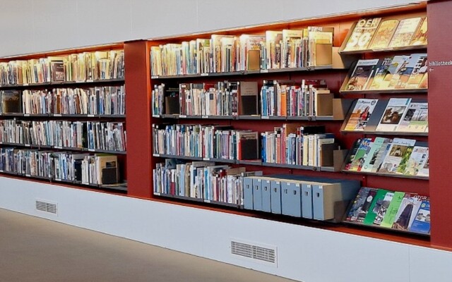 Foto van de bibliotheek in de studiezaal Foto van de bibliotheek in de studiezaal