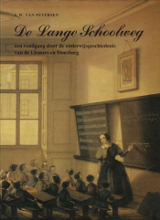 Cover van het boek De lange Schoolweg van J.W. van Petersen