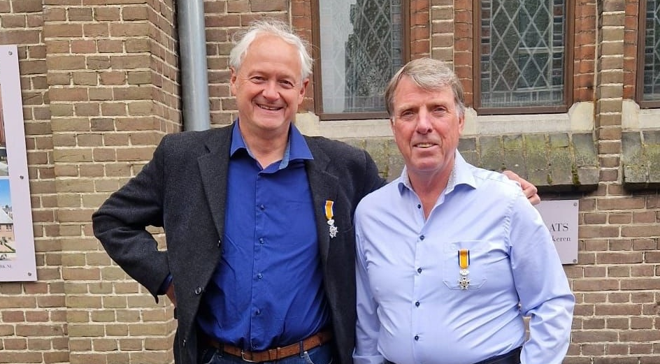 Foto van de onderscheiden Peter Bresser en Willem Willemsen