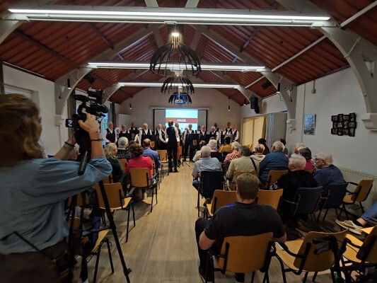 Veluwse avond in de Jachtlaankerk met optreden van Dialect Koor Apeldoorn. Foto van de Veluwse avond in de Jachtlaankerk met optreden van Dialect Koor Apeldoorn.