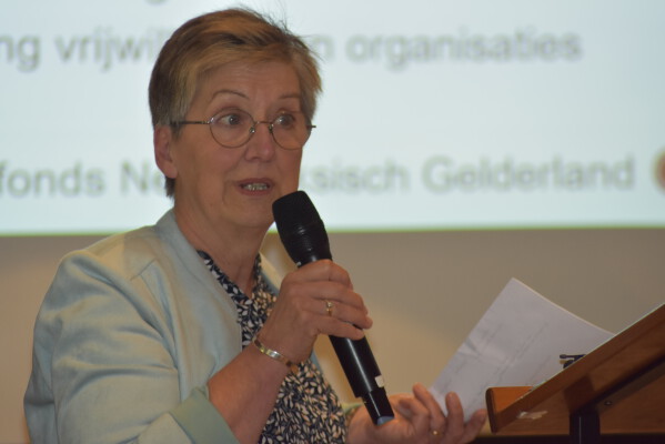 Foto van Diana Abbink die de Veluwse avond presenteerde.