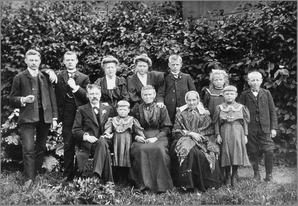Oude familiefoto in het zwart wit